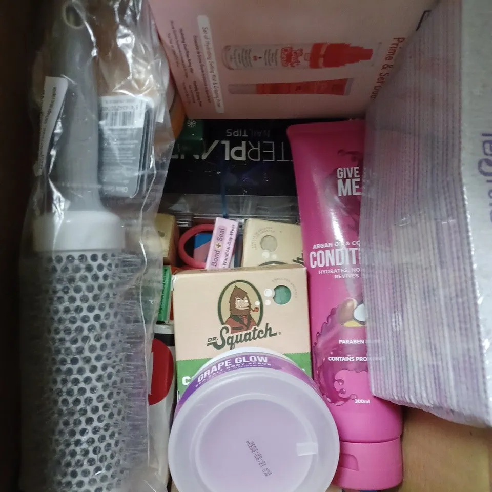 BOX OF APPROXIMATELY 15 ASSORTED COSMETIC ITEMS TO INCLUDE GIVE ME CONDITIONER, SQUATCH SOAP, NAIL FILES ETC