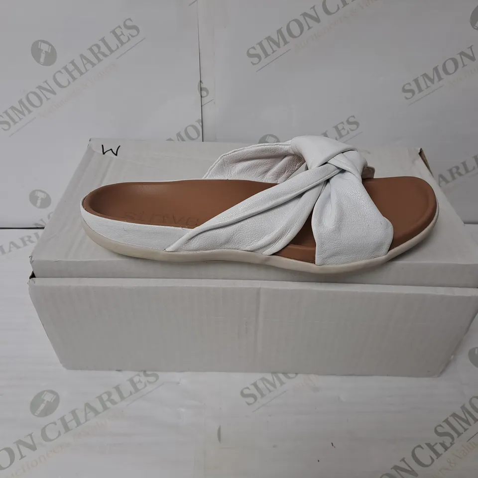 BOXED PAIR OF STRIVE SICILY ALIDER SANDALS IN WHITE SIZE 6