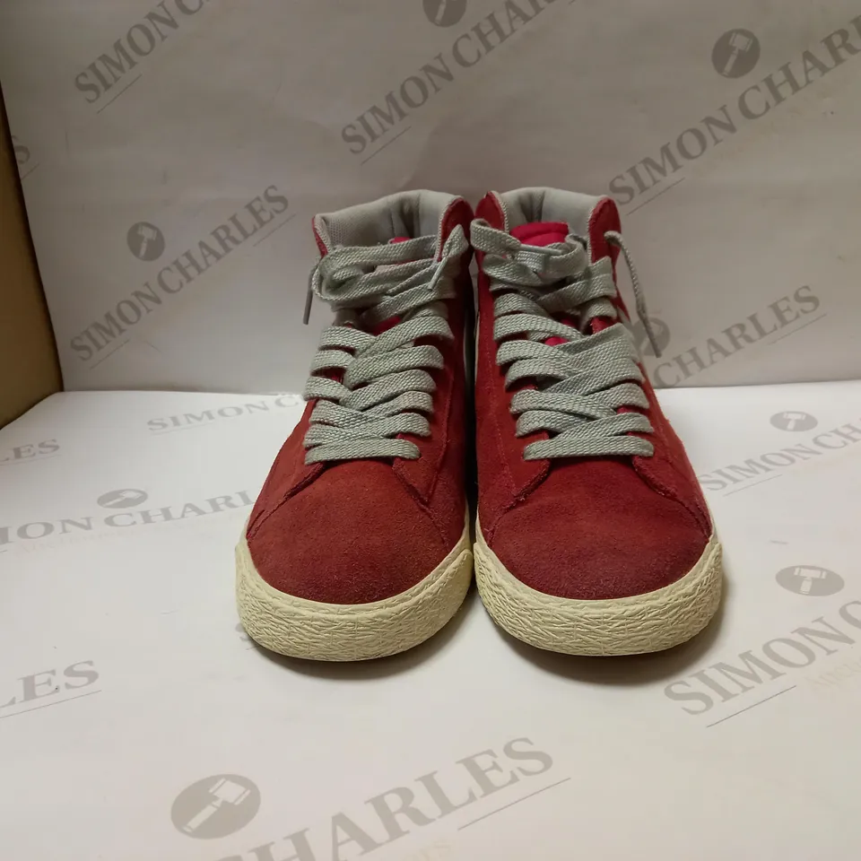 NIKE MID BLAZER IN RED SIZE 9
