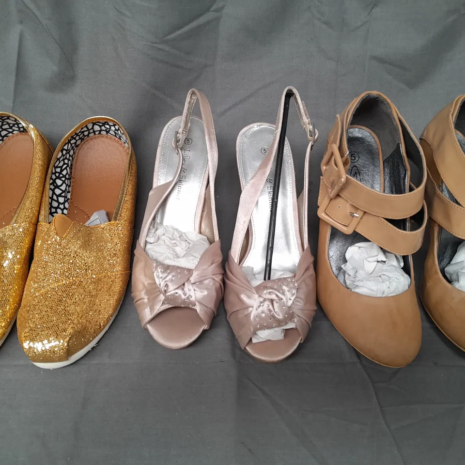 BOX OF APPROXIMATELY 5 PAIR OF SHOES AND FOOTWEAR ITEMS IN VARIOUS STYLES AND SIZES TO INCLUDE LILLEY & SKINNER, SPOT ON, ETC