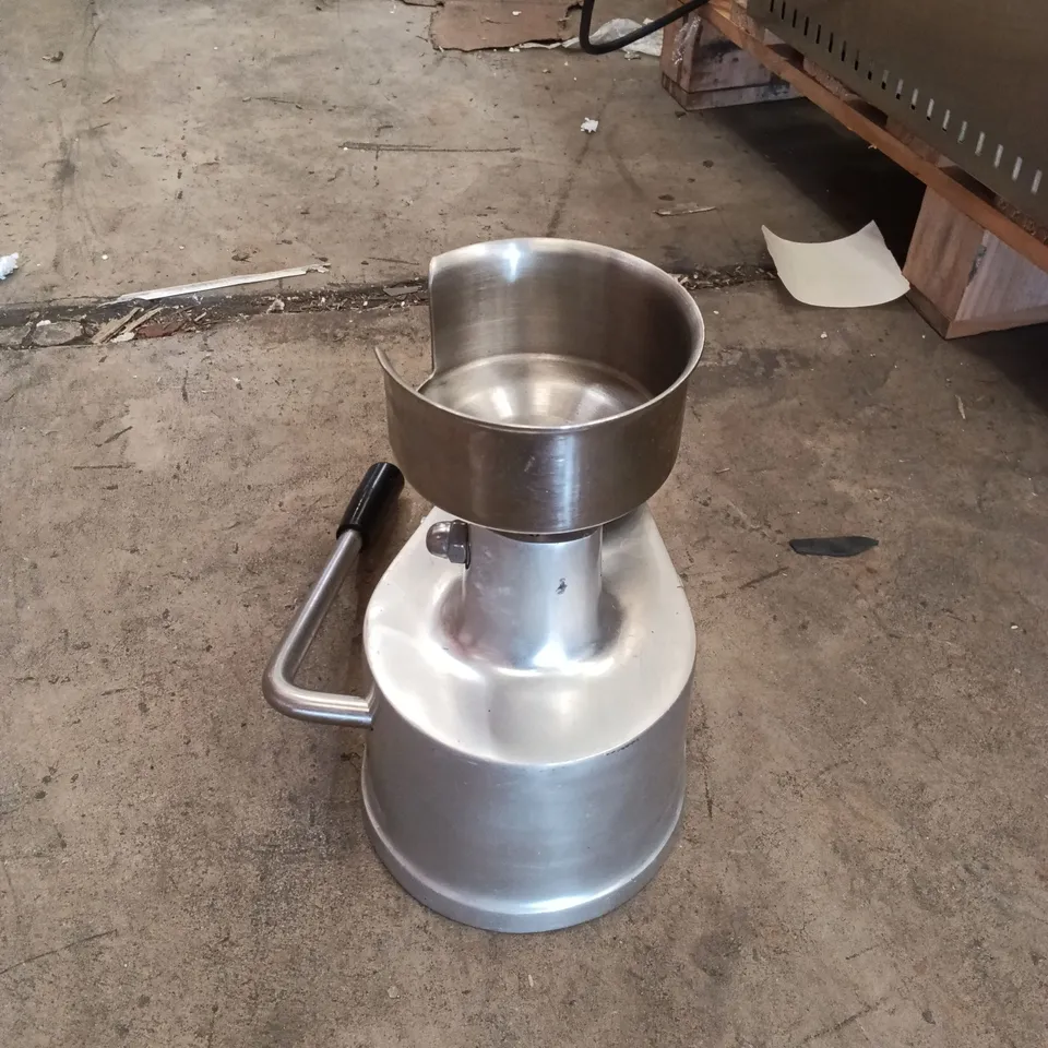 BUFFALO MANUAL BURGER PRESS