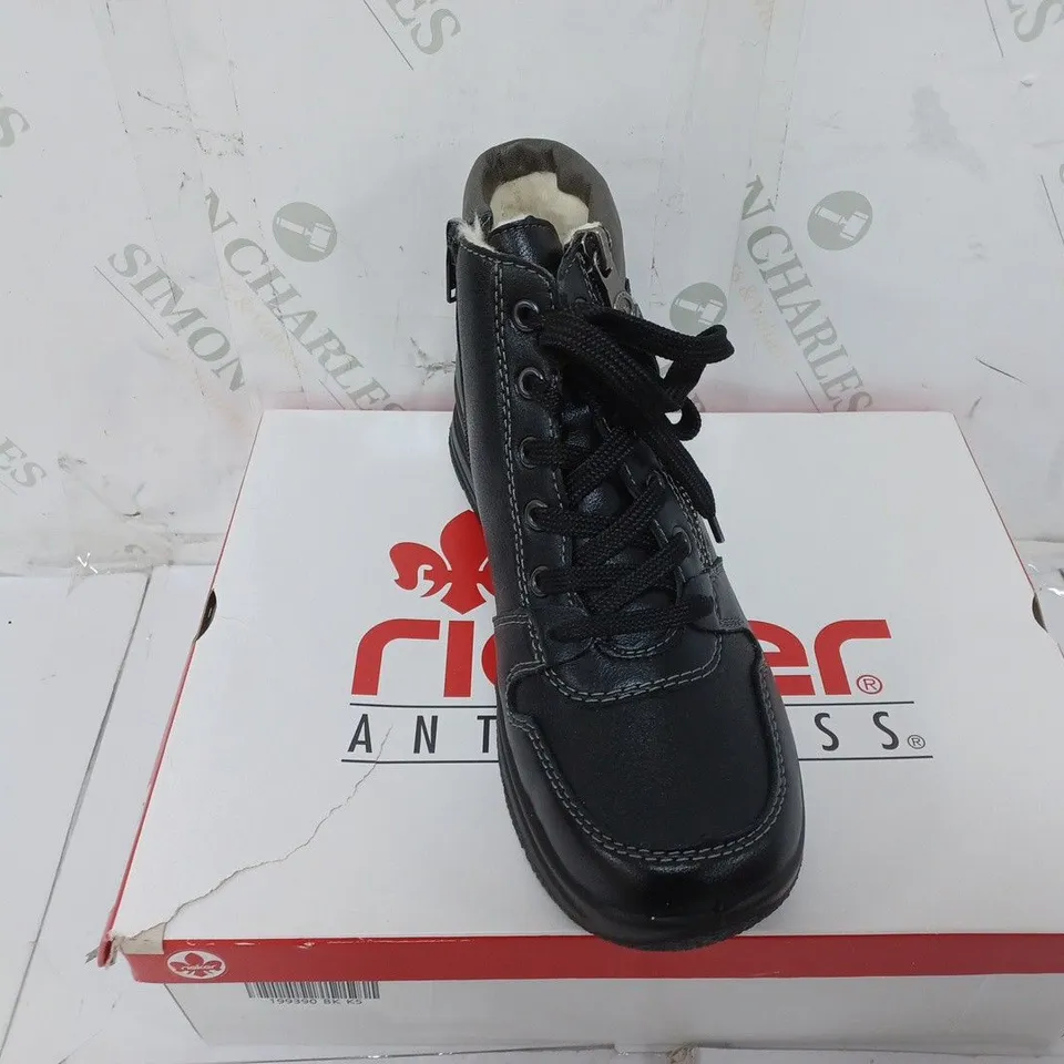 BOXED PAIR OF RIEKER WATER RESISTANT BOOTS IN BLACK SIZE 5