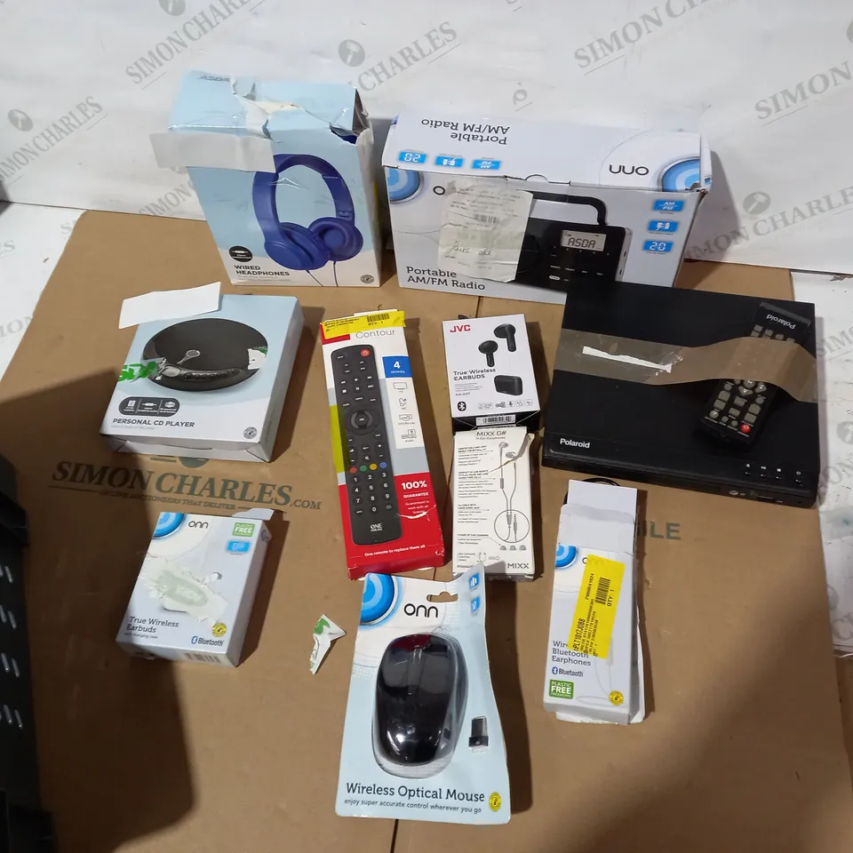 LOT OF APPROXIMATELY 10 ASSORTED ELECTRICAL ITEMS TO INCLUDE ONN RADIO, JVC EARPHONES, ONN MOUSE ETC