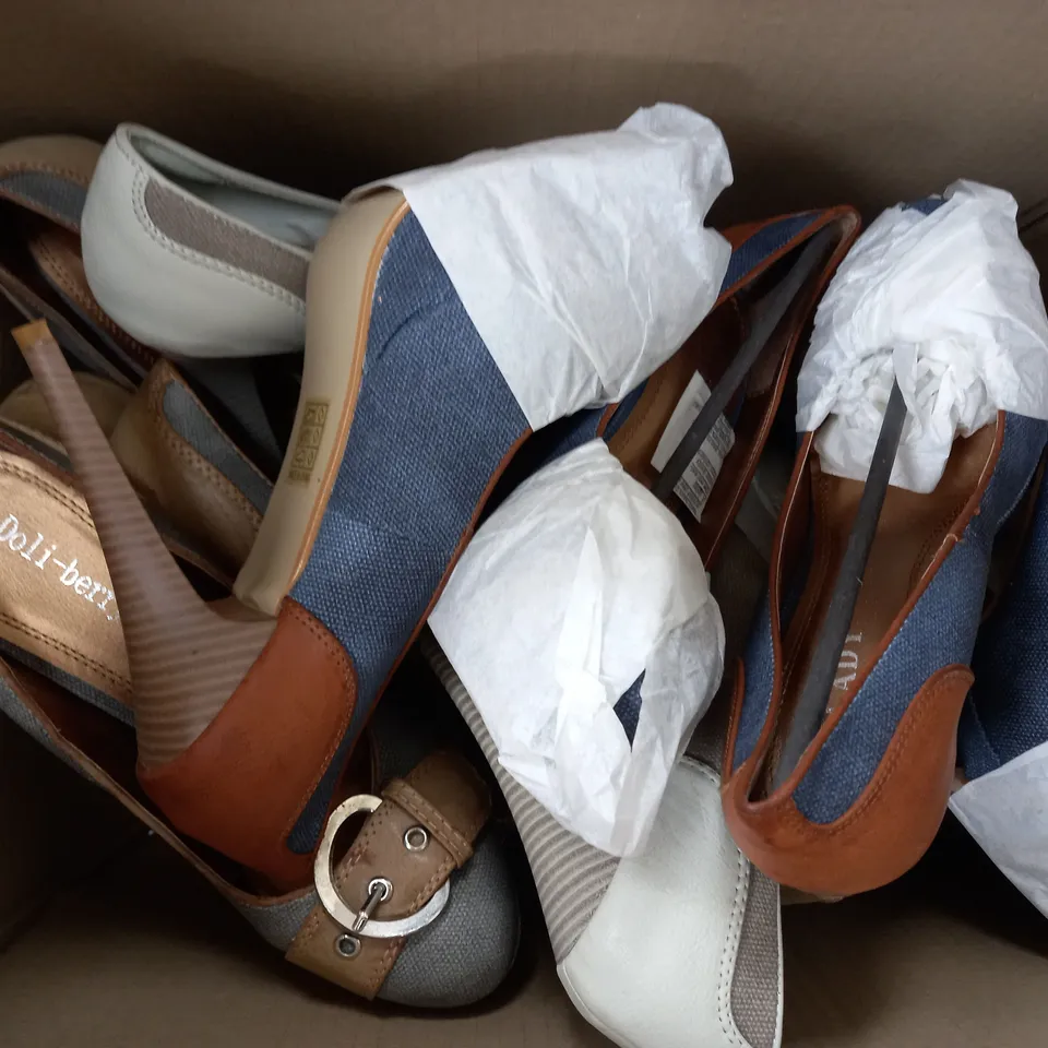 APPROXIMATELY 7 PAIRS OF ASSORTED PLATFORM HEEL SHOES IN VARIOUS SIZES TO INCLUDE SIZES 37, 39, 40