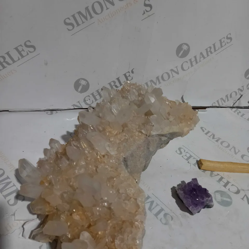 DECORATIVE CRYSTAL ROCK 