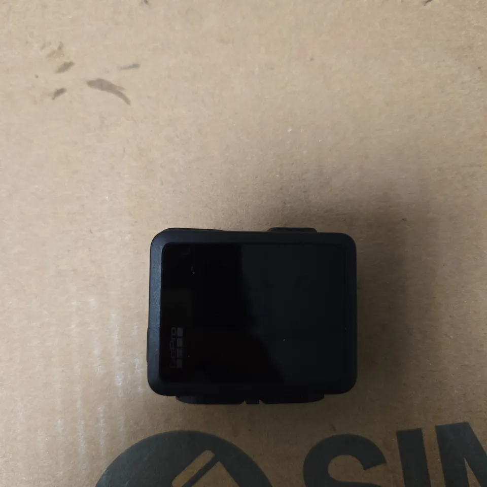 GOPRO HERO ACTION CAMERA WITH MOUNTING ACCESSORIES & USB-C CABLE