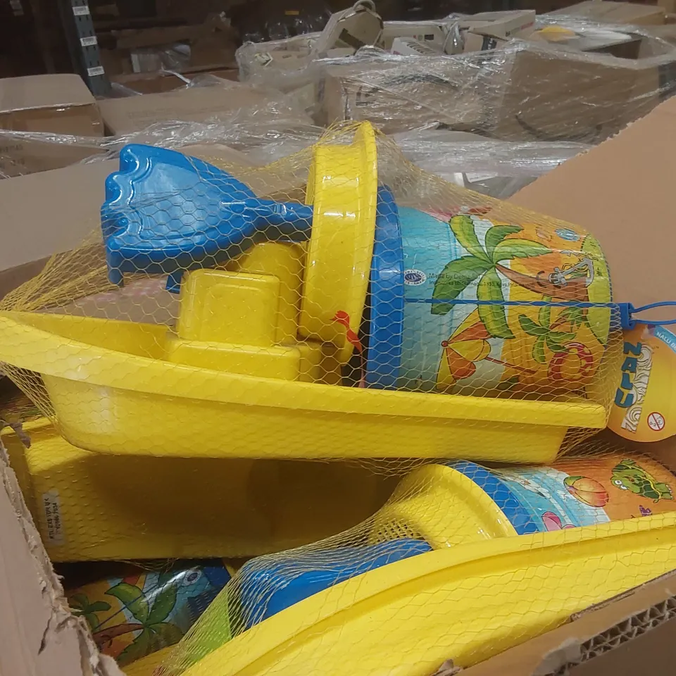 PALLET TO CONTAINING A VERY LARGE QUANTITY OF ASSORTED ITEMS INCLUDING: MIXING BOWLS, GLASS JARS ECT
