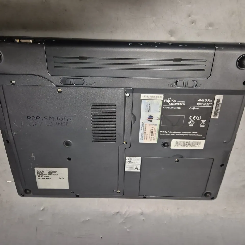 FUJITSU SIEMENS AMILO PRO LAPTOP 