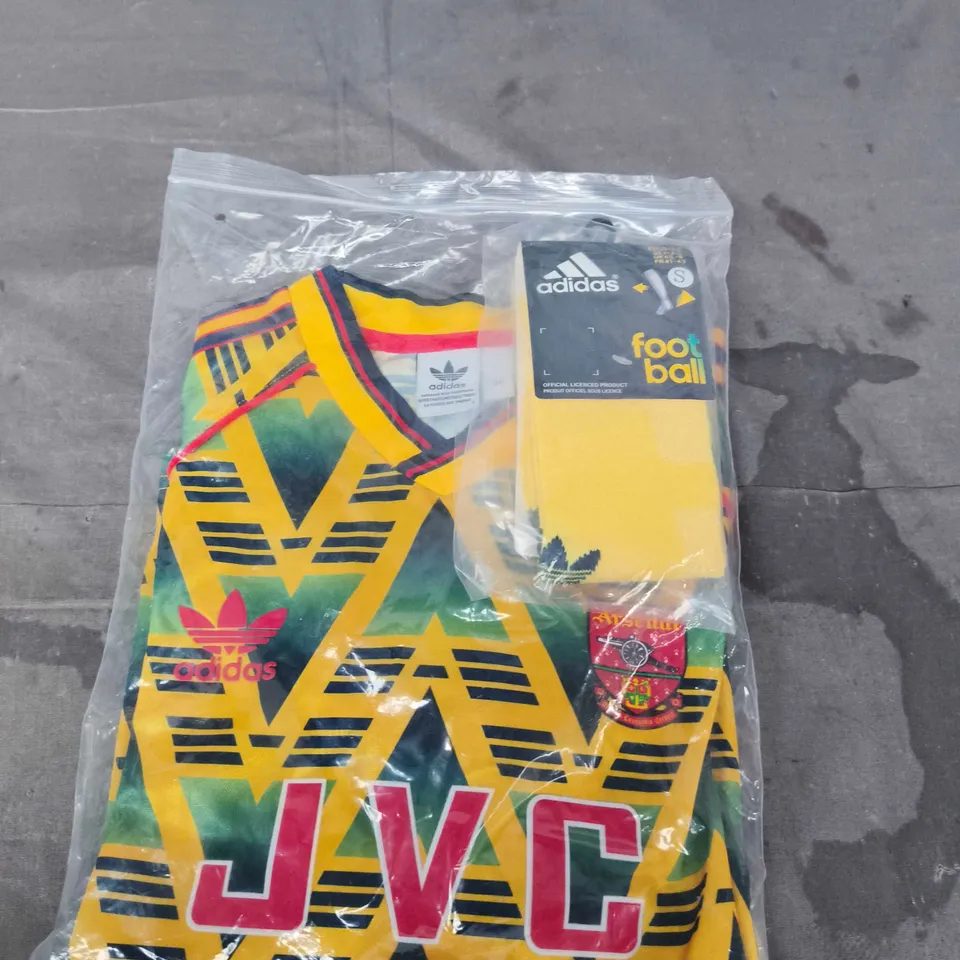 ADIDAS ARSENAL RETRO FOOTBALL KIT – YOUTH, SIZE 26 (VERIFY MODEL)