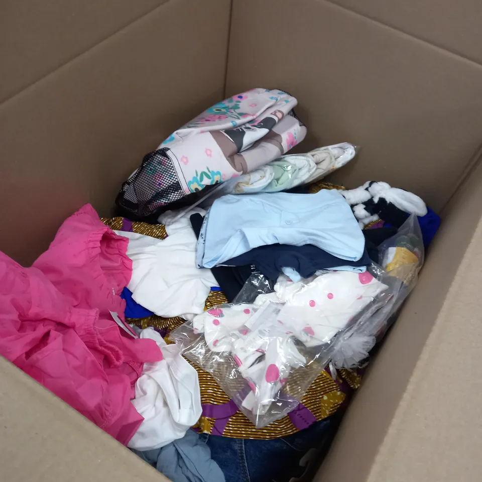 LOT OF CHILDREN CLOTHES APPROXIMATELY 30 TO INCLUDE SCRATCH PACK MITTENS, M&S JEANS, SLIM FIT SHIRTS