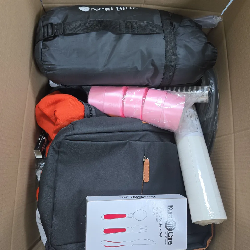 APPROXIMATELY 15 ASSORTED HOUSEHOLD PRODUCTS TO INCLUDE CUTLERY SET, WALLPAPER AND WATER BOTTLE