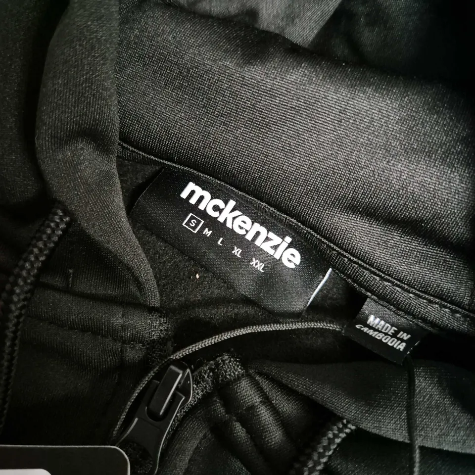 MCKENZIE BLACK ZIP HOODIE – SIZE SM