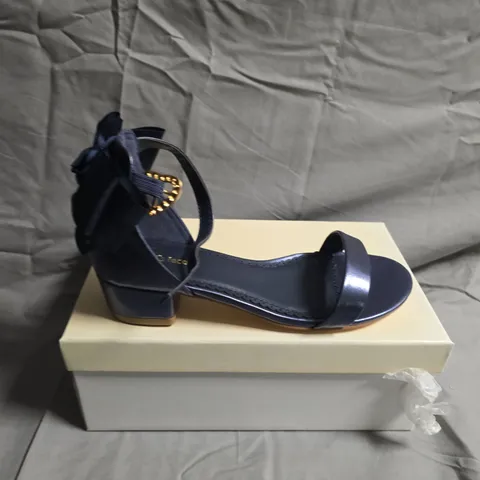 BOXED PAIR OF ANGLES FACE TEEN SANDALS - UK SIZE 36