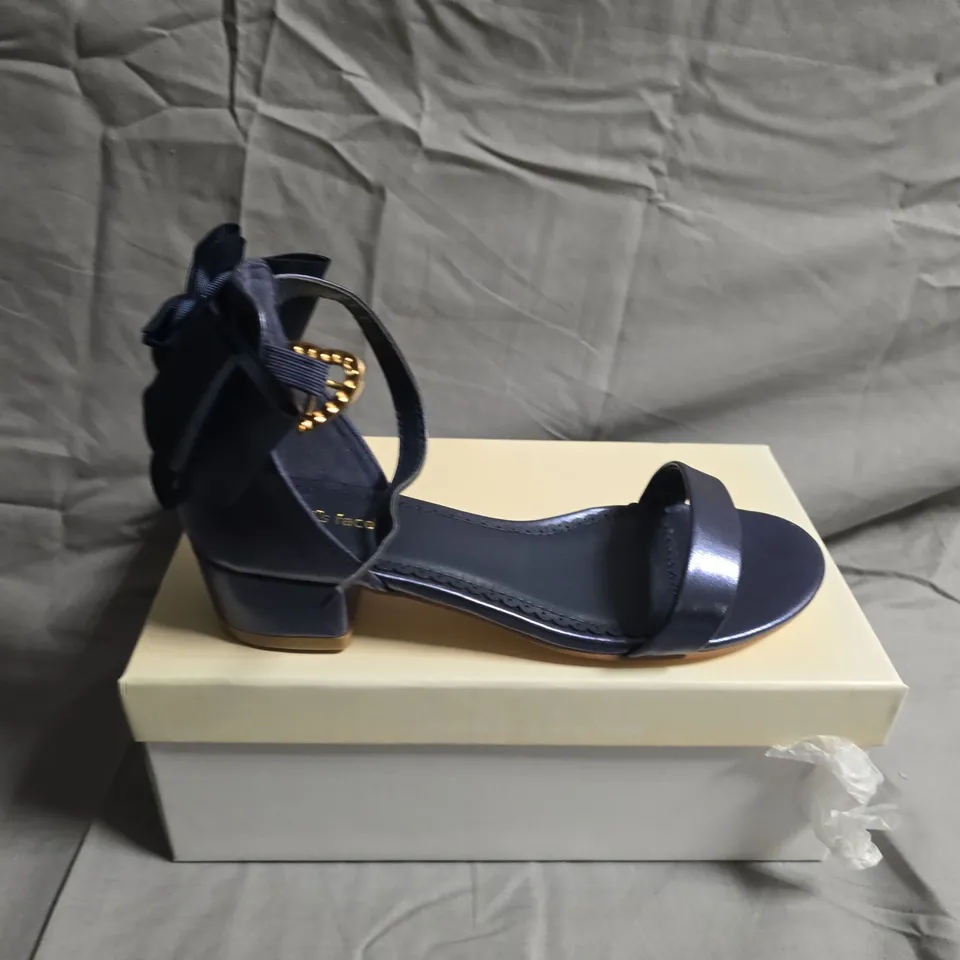BOXED PAIR OF ANGLES FACE TEEN SANDALS - UK SIZE 36