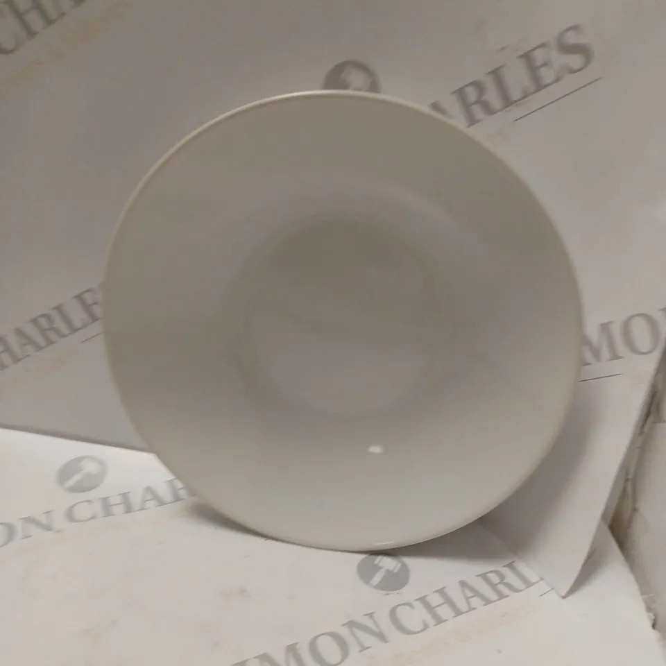 BRAND NEW BOXED CESIRO 18 PIECE DINNERWARE TO INCLUDE LARGE PLATES SAMLL PLATES AND BOWLS / COLLECTION ONLY 