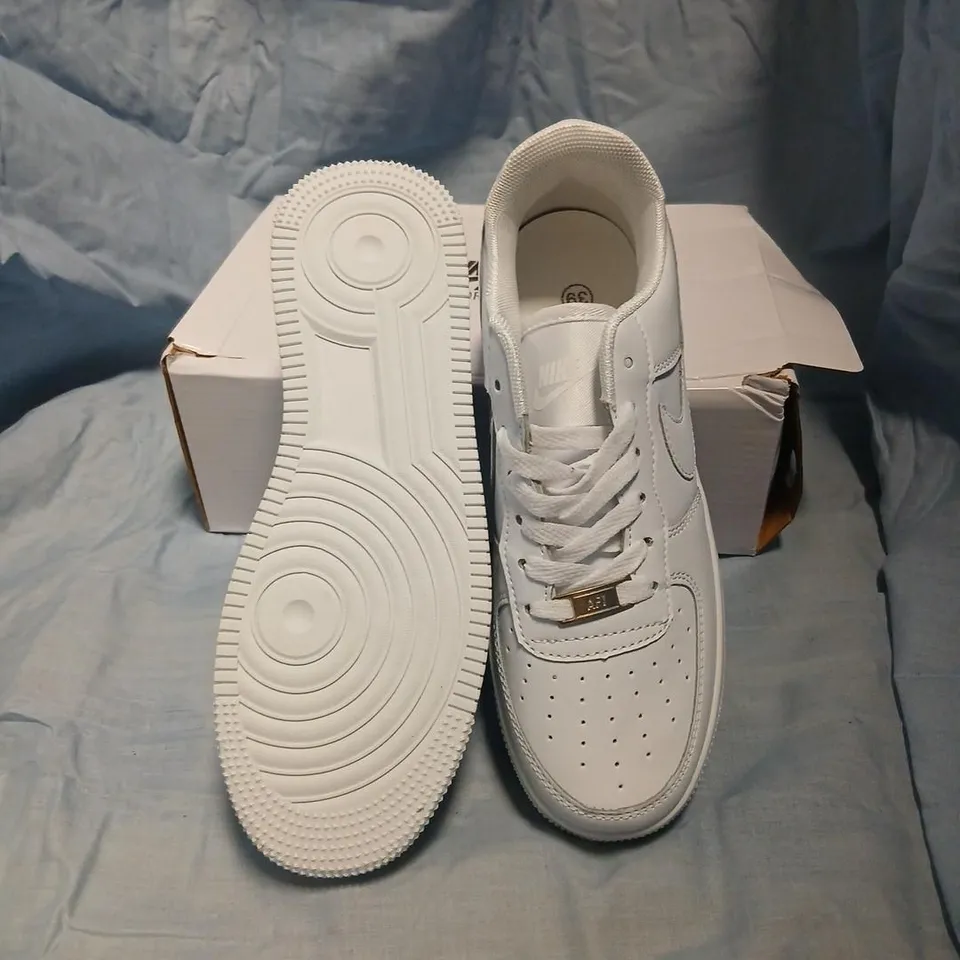 NIKE AIR FORCE 1 LOW TRAINERS – WHITE, UK 6 (EU 39)