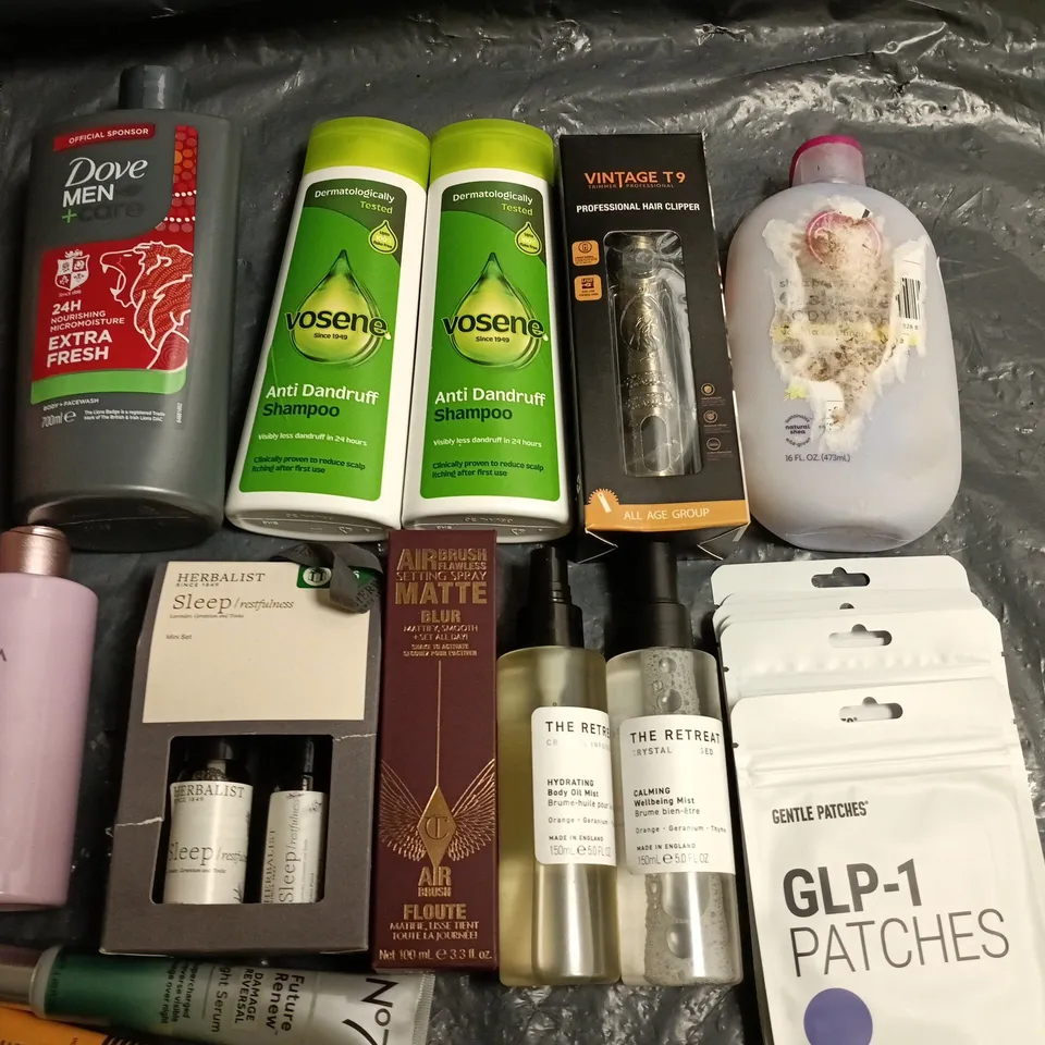 LOT OF APPROXIMATELY 18 ASSORTED HEALTH AND BEAUTY ITEMS TO INCLUDE VOSENE, DOVE AND THE RETREAT