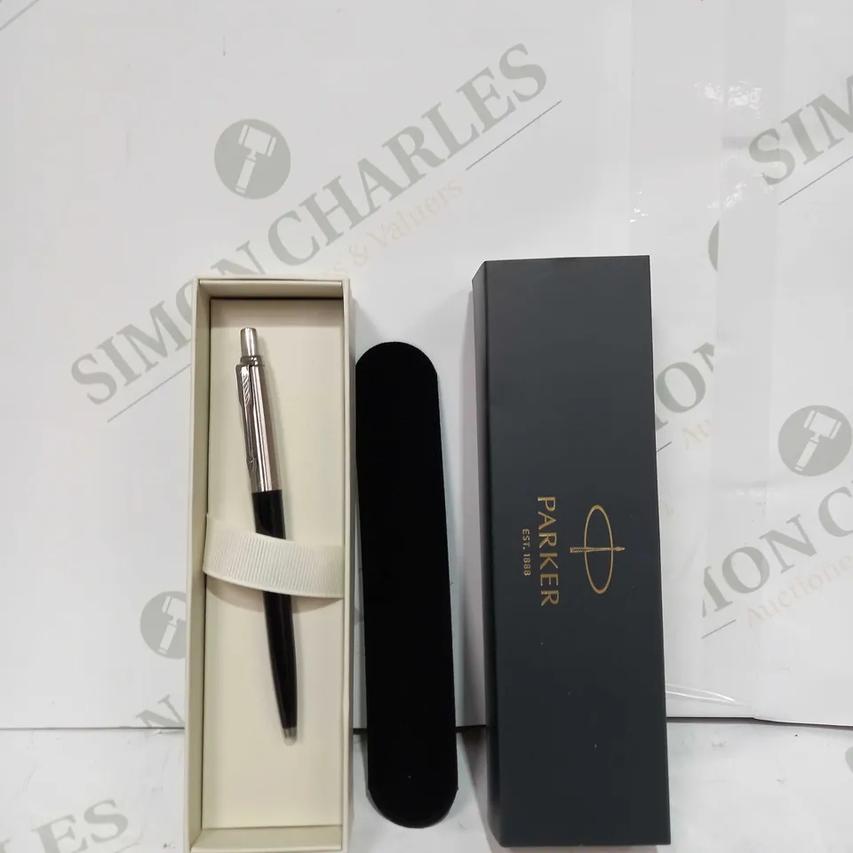 BOXED PARKER BALLPOINT PEN 