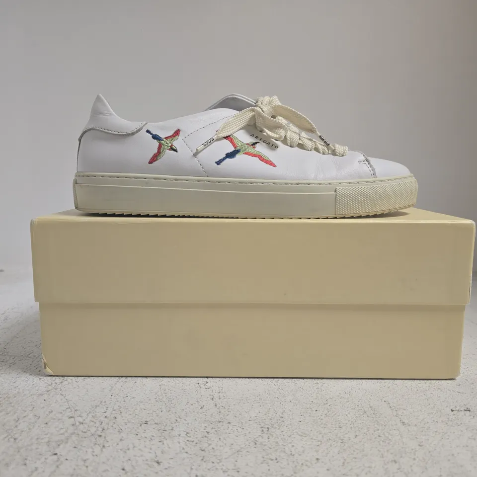 BOXED PAIR OF AXEL ARIGATO CLEAN 90 BIRD SHOES IN WHITE SIZE UK 5