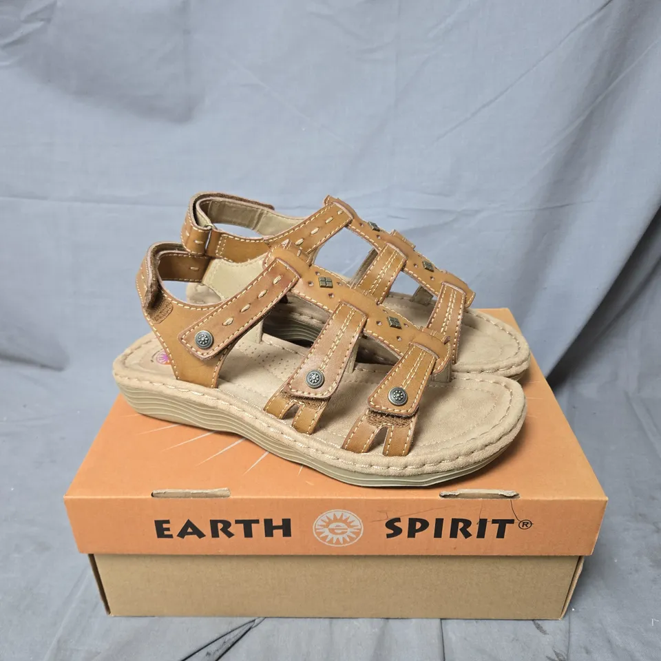 BOXED EARTH SPIRIT CHEYENNE SANDALS IN ALPACA - SIZE 7
