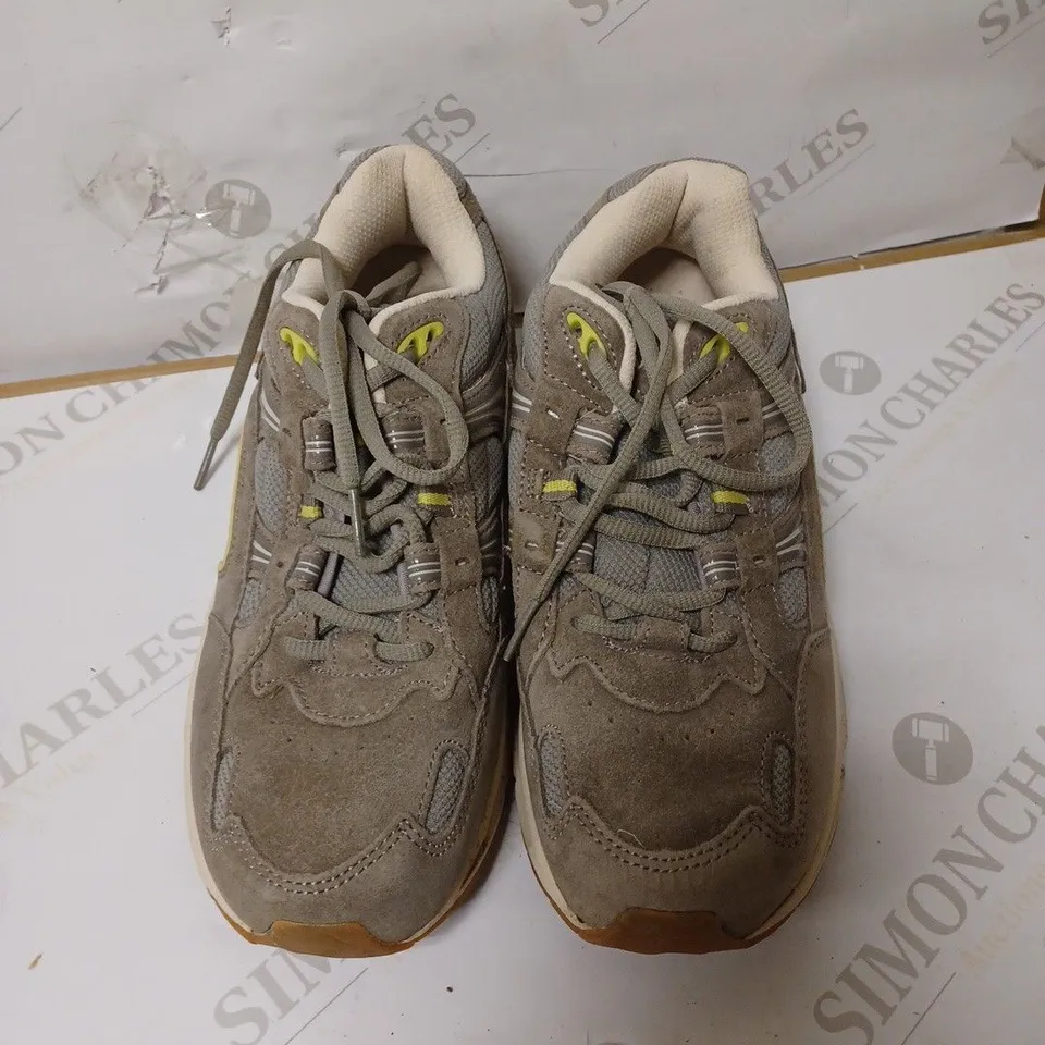 VIONIC WALKER CLASSIC TRAINERS, STONE, UK 6