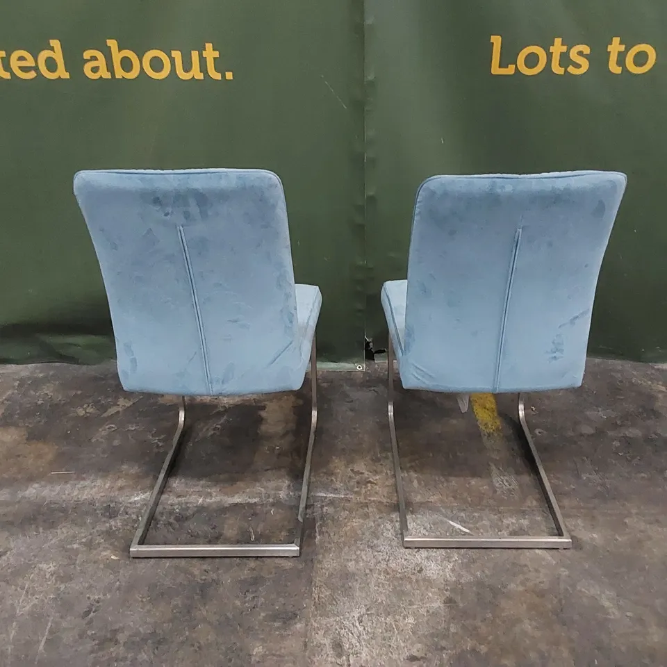 SET OF 2 DESIGNER TEAL BLUE VELVET DINING CHAIRS WITH METAL LEGS 