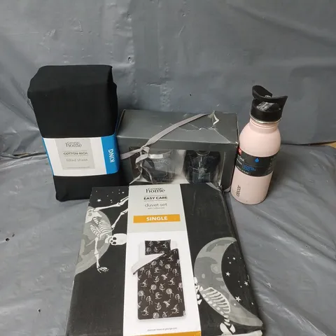 APPROXIMATELY 8 ASSORTED HOUSEHOLD ITEMS TO INCLUDE SINGLE DUVET SET, SNAP N STEEL BOTTLE, DARK AMBER & SUEDE SCENTED CANDLE GIFTSET, ETC - COLLECTION ONLY