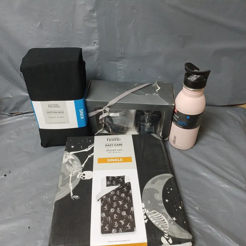 APPROXIMATELY 8 ASSORTED HOUSEHOLD ITEMS TO INCLUDE SINGLE DUVET SET, SNAP N STEEL BOTTLE, DARK AMBER & SUEDE SCENTED CANDLE GIFTSET, ETC - COLLECTION ONLY