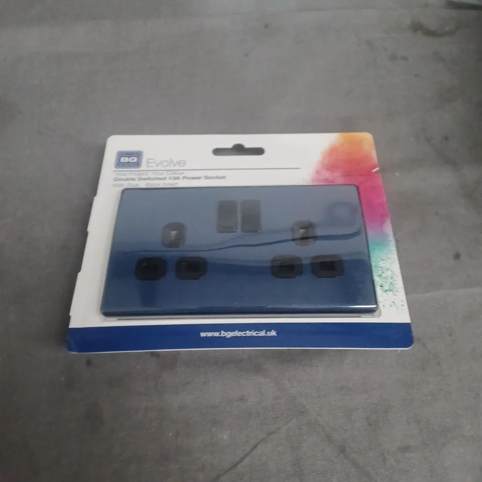 APPROXIMATELY 10 ASSORTED HOUSEHOLD ITEMS INCLUDING RAIN PONCHO , DOUBLE SWITCH POWER SOCKET AND MESH NEBULIZER