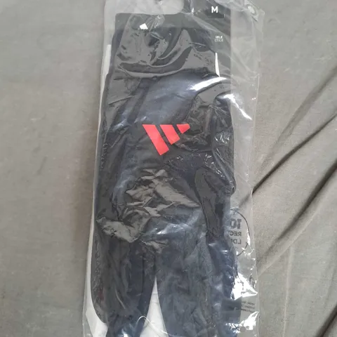 BAGGED ADIDAS MUFC GLOVE IN BLACK - MEDIUM