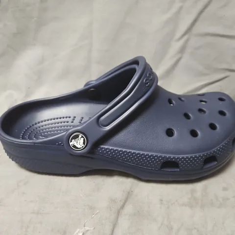 CROCS CLASSIC CLOG NAVY β UK J5