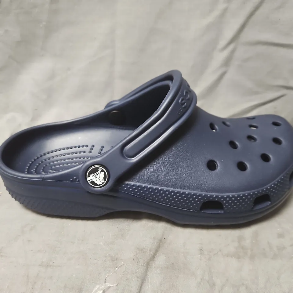 CROCS CLASSIC CLOG NAVY – UK J5