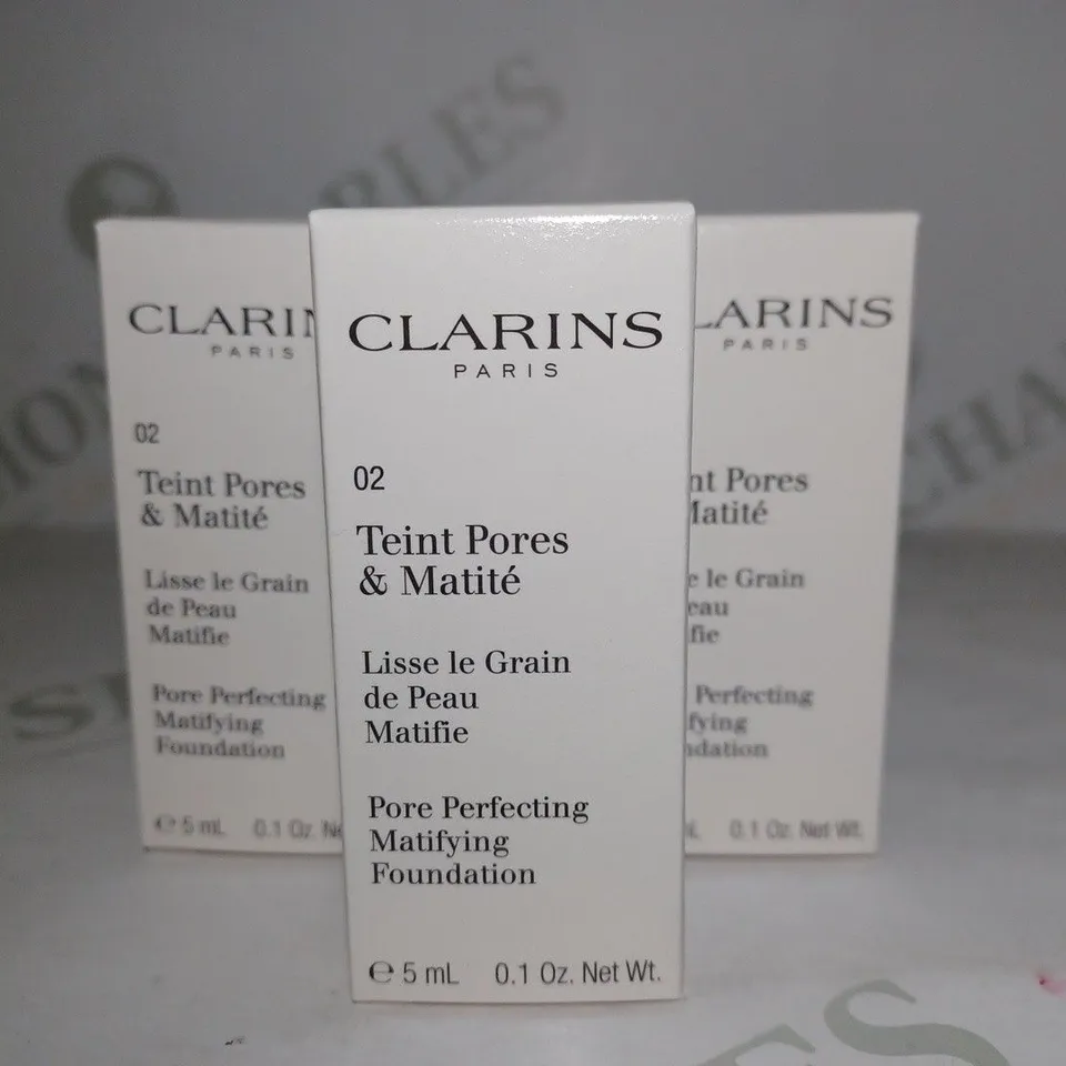 BOX OF APPROX 15 X 5ML CLARINS PORE PERFECTING MATIFYING FOUNDATION - 02 NUDE BEIGE