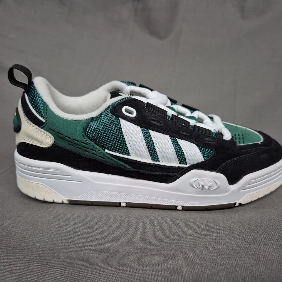 BOXED PAIR OF ADIDAS ADI2000 TRAINERS - UK SIZE 4.5