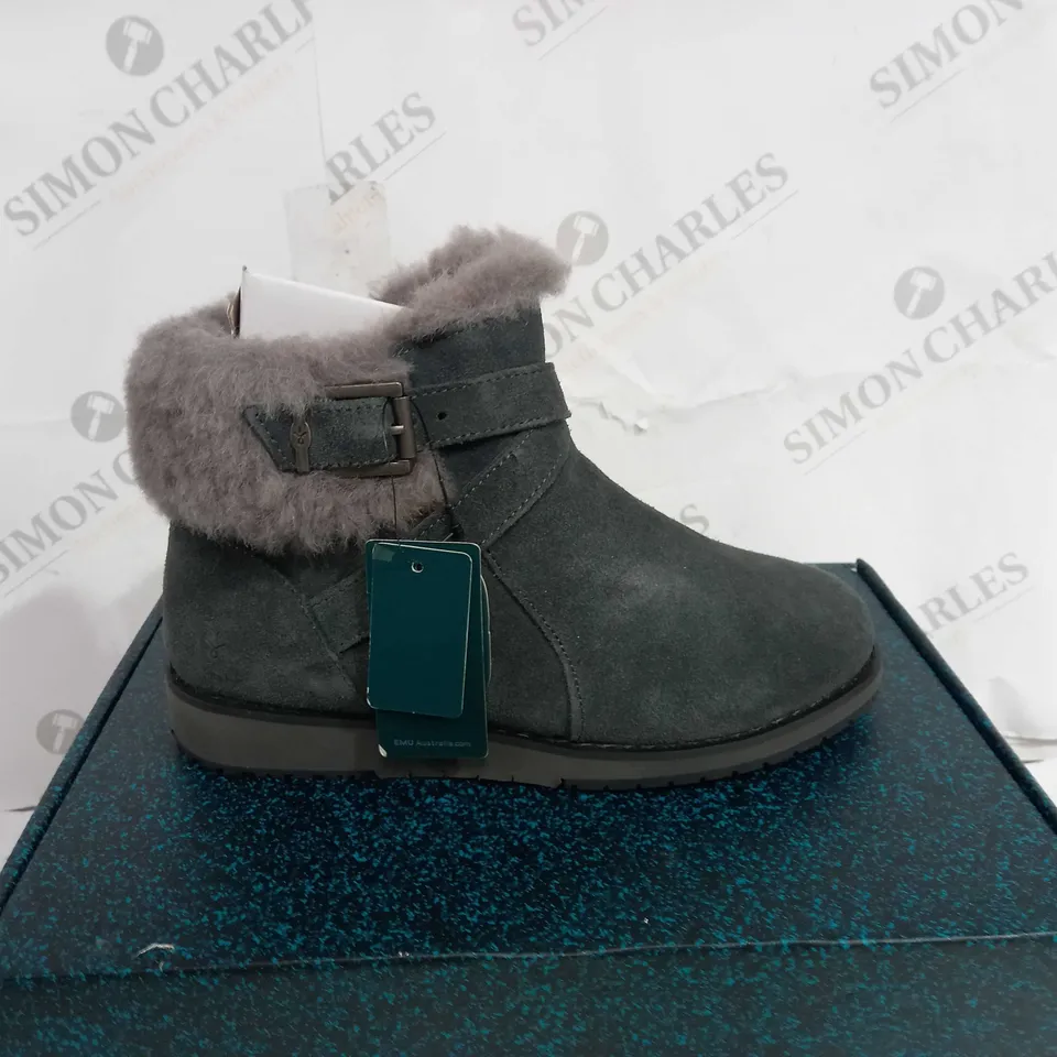 EMU MERAK SUEDE BOOTS SIZE 4