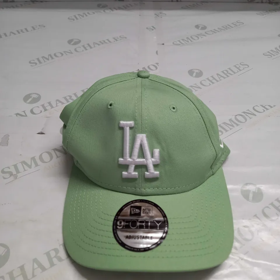 LA LEAGUE ESSENTIAL BASEBALL CAP