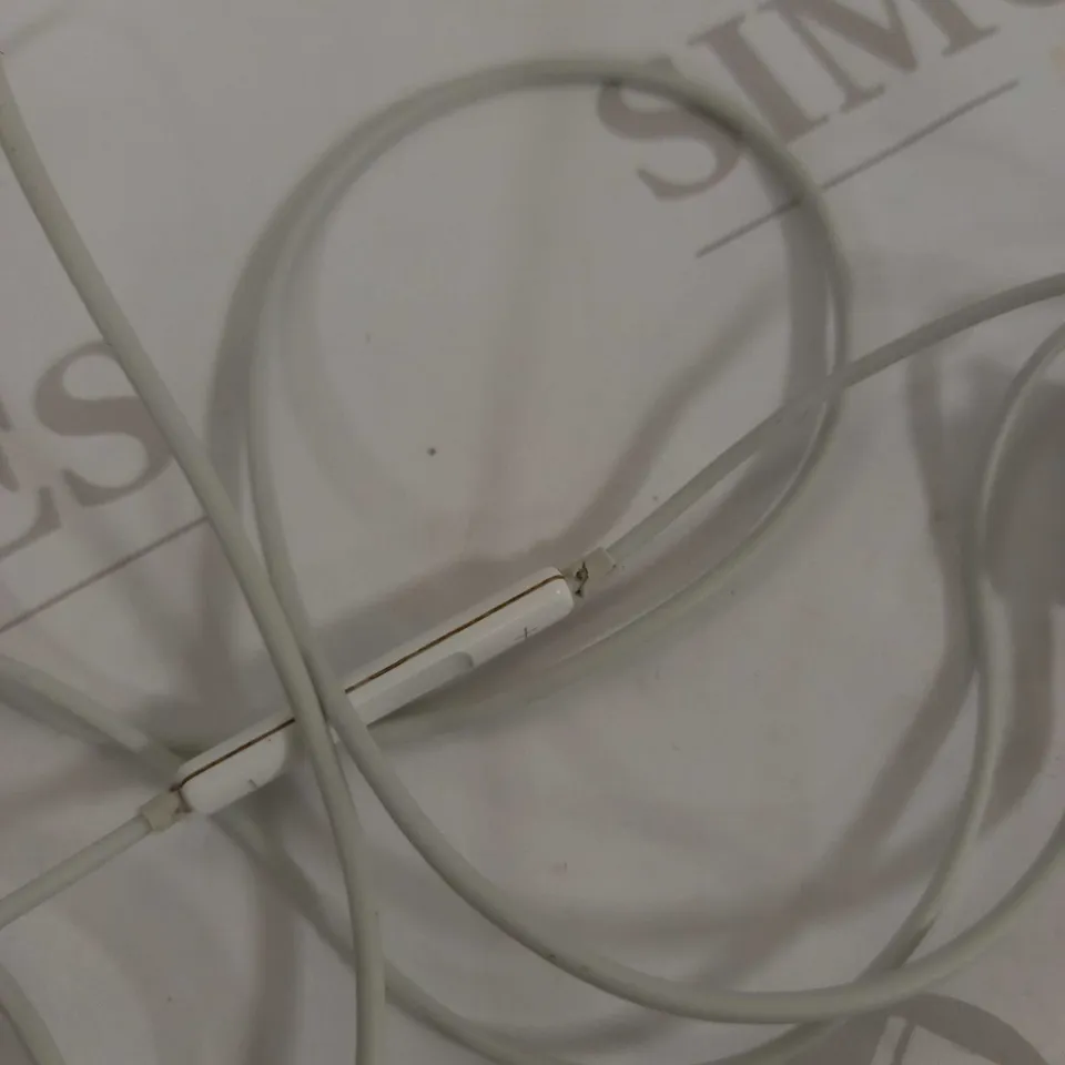 APPLE WIRED EARPHONES
