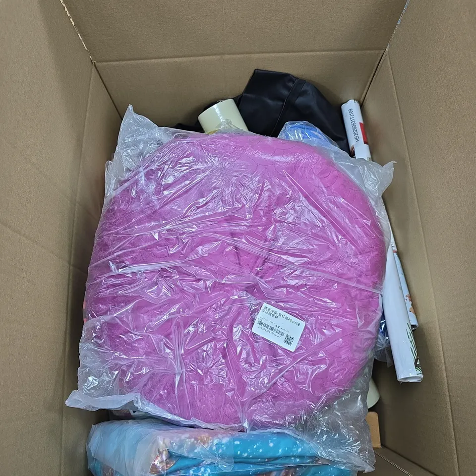 BOX OF APPROXIMATELY 20 ASSORTED HOUSEHOLD ITEMS TO INCLUDE CUSHION, YARN, CHRISTMAS WRAPPING PAPER ETC