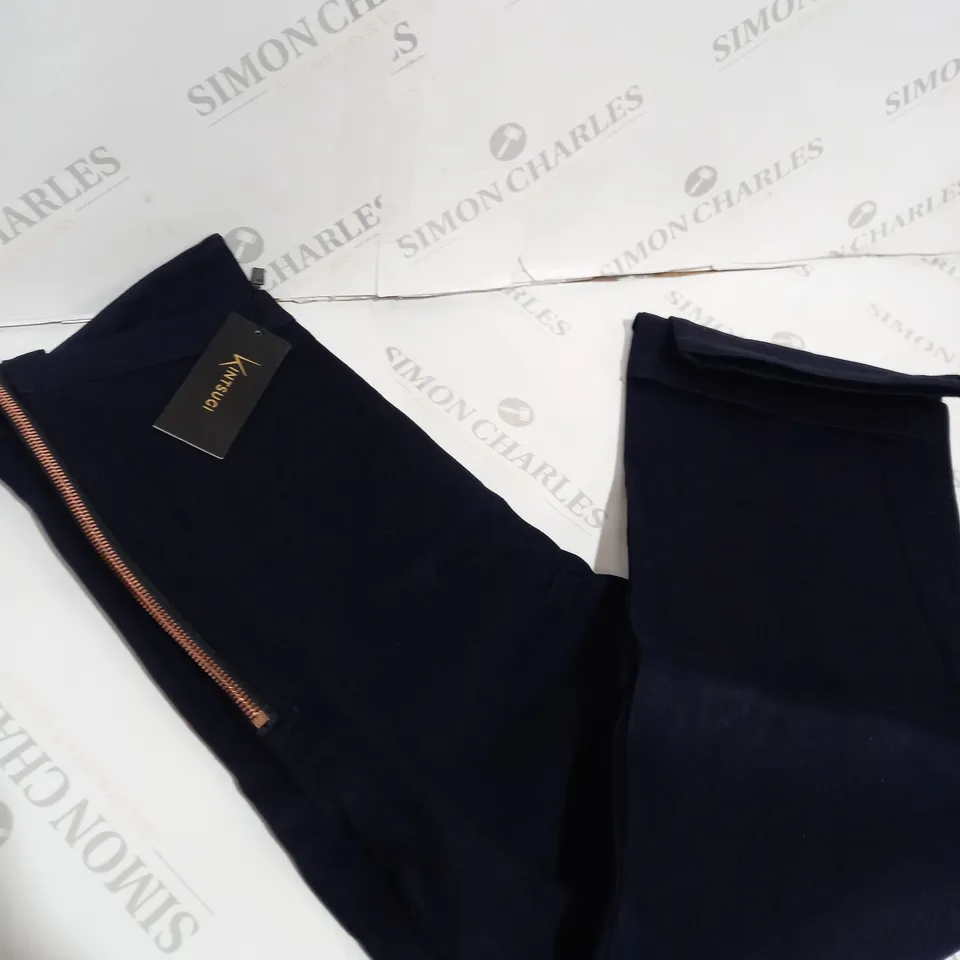 BOX OF CLOTHING ITEMS TO INCLUDE 5 X NAVY JEANS WITH ROSE GOLD ZIPS & 5 X NAVY JOGGING BOTTOMS WITH SILVER STRIPES 