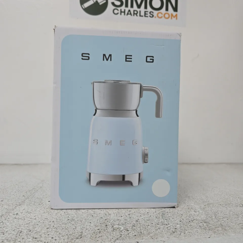 BOXED SMEG MFF11 MILK FROTHER WITH TRITAN RENEW LID - WHITE