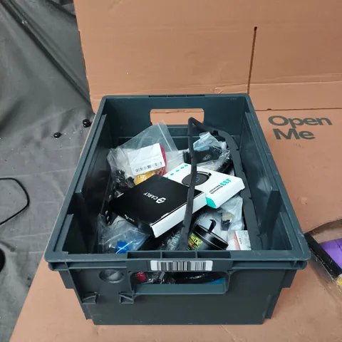 TOTE OF APPROXIMATELY 12 ASSORTED AUTO PARTS ITEMS TO INCLUDE: RACHET STRAPS