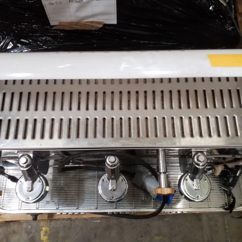 ELEKTRA BARLUME 3-GROUP COFFEE MACHINE