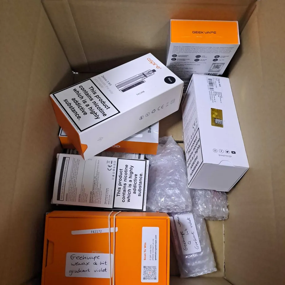 APPROXIMATELY 20 VAPES & E-CIGARETTES TO INCLUDE GEEKVAPE QPOD WENAX Q, ASPIRE ZELOS 3 KIT, VAPORESSO ITANK 2 ETC