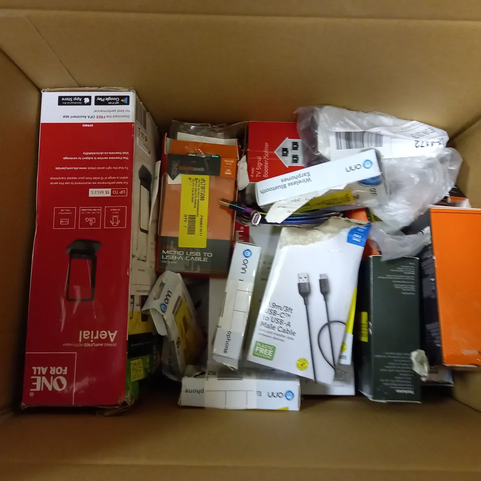 LOT OF APPROXIMATELY 20 ELECTRICAL ITEMS, TO INCLUDE CD PLAYER, EARPHONES, CHARGER, ETC