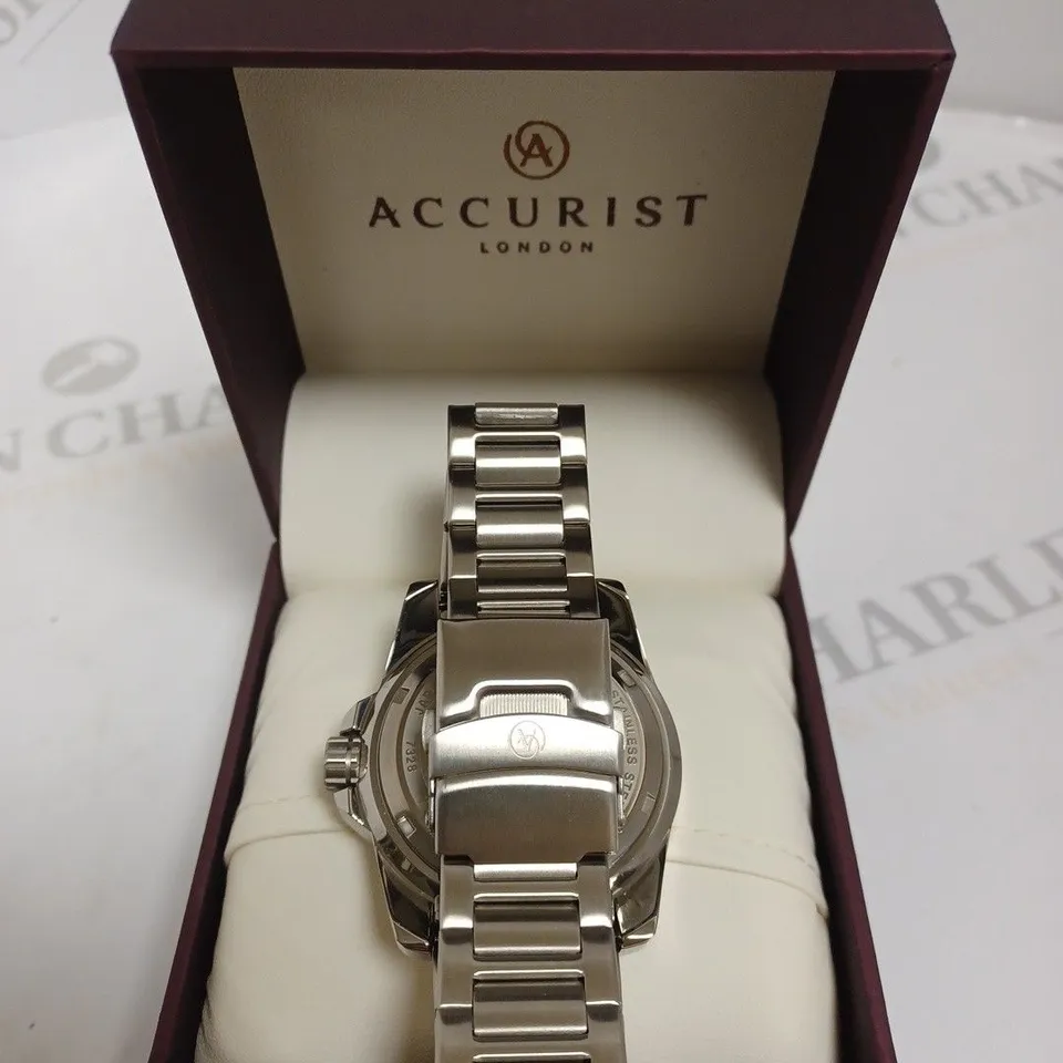 BOXED ACCURIST GENTS SPORTS WATCH WITH STAINLESS STEEL STRAP AND GREEN FACE