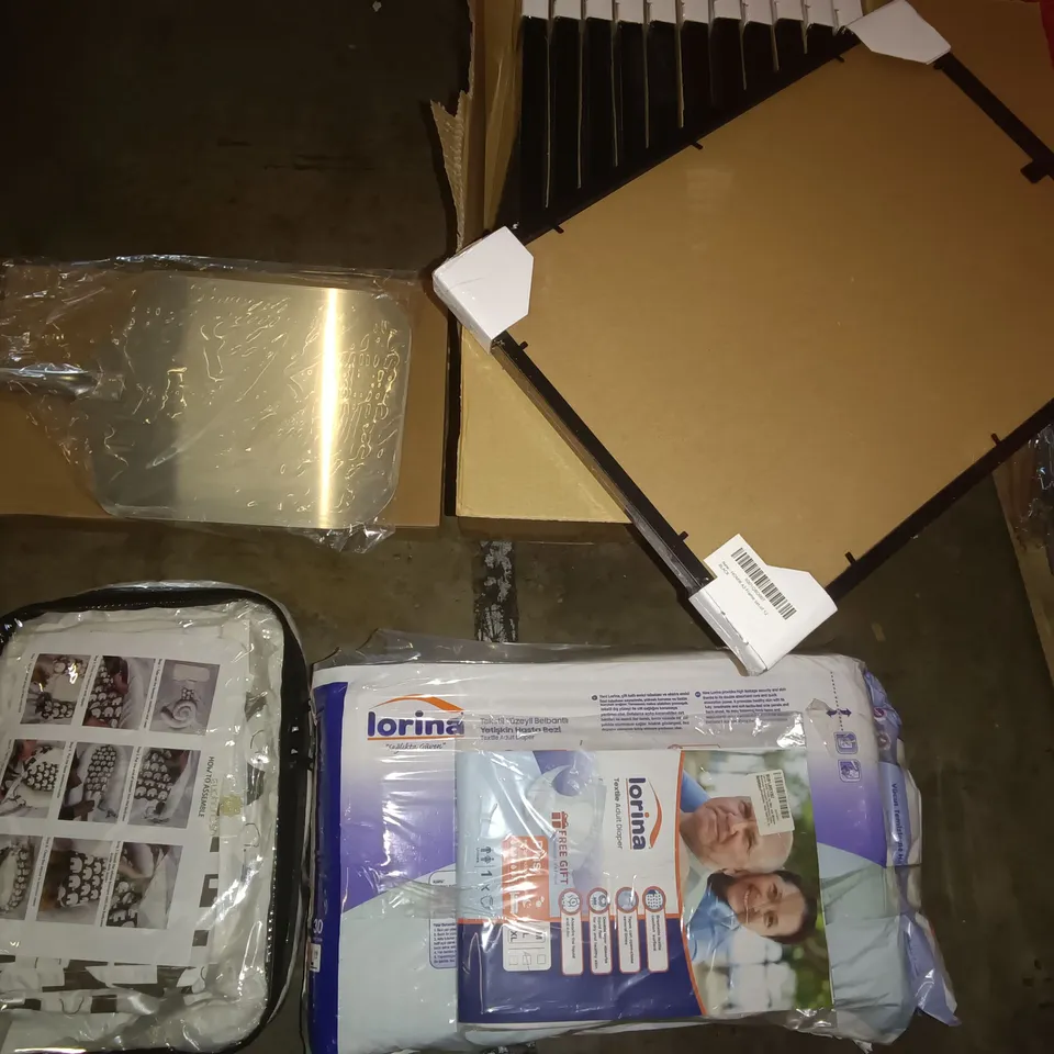 PALLET OF ASSORTED ITEMS TO INCLUDE A3 PICTURE FRAMES, MULTIPLE BED COVERS AND PIZZA TRAYS
