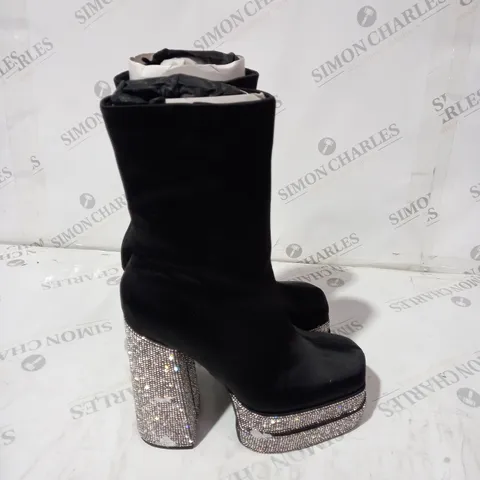 BLACK PLATFORM HEELED BOOTS DIAMANTE HEEL AND PLATFORM SIZE 5