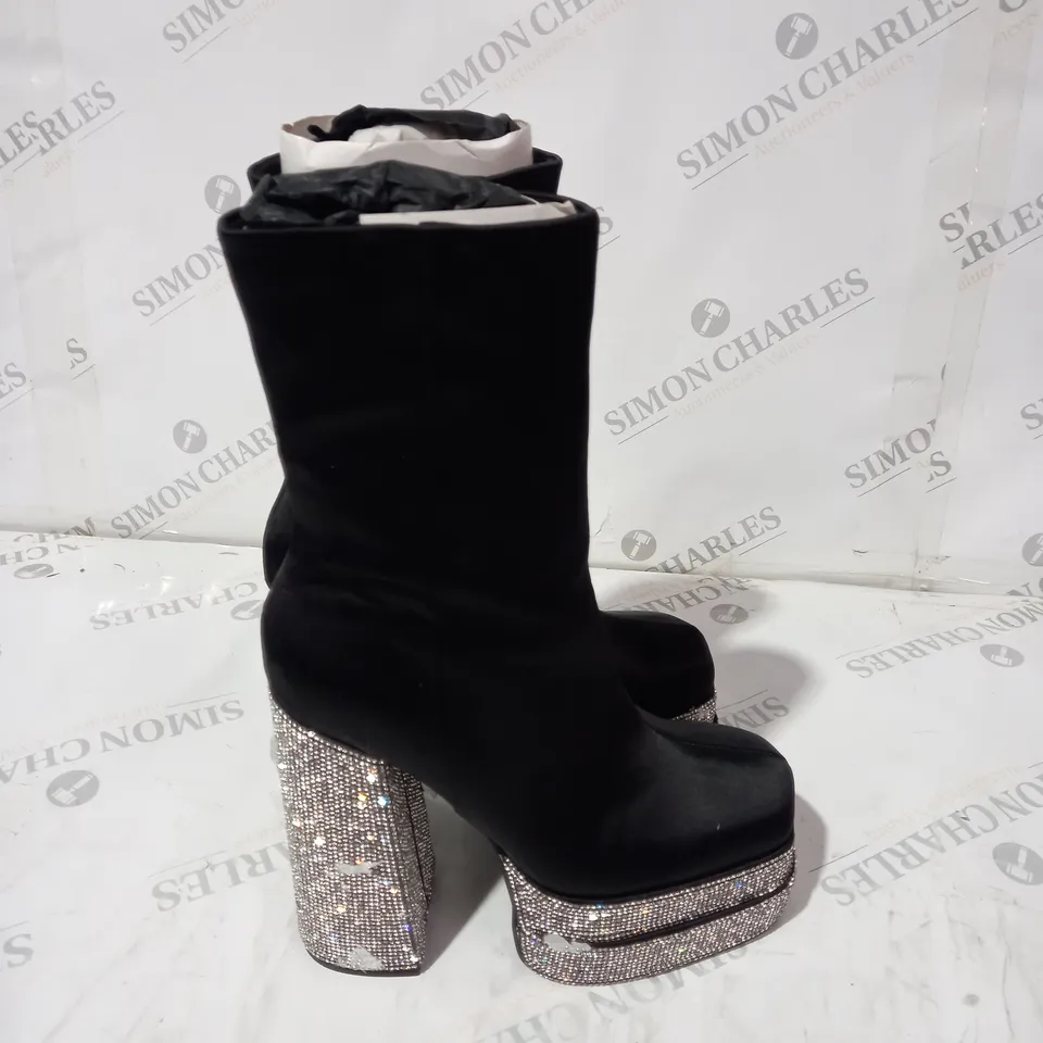 BLACK PLATFORM HEELED BOOTS DIAMANTE HEEL AND PLATFORM SIZE 5
