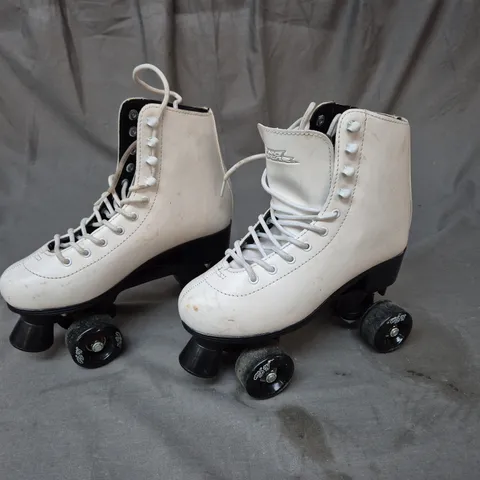 PAIR OF NO FEAR QUAD SKATES IN WHITE - UK 6