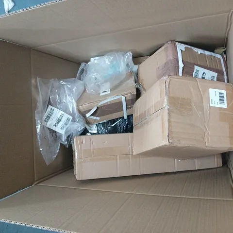 BOX OF APPROXIMATELY 7 ASSORTED BROKEN ITEMS INCLUDING CERAMIC SNOWMAN AND GONK DECORATION